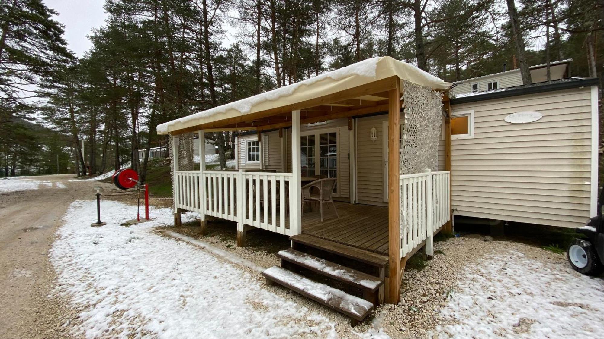 Mobilhome Comfort A La Montagne Saint-Auban  Buitenkant foto